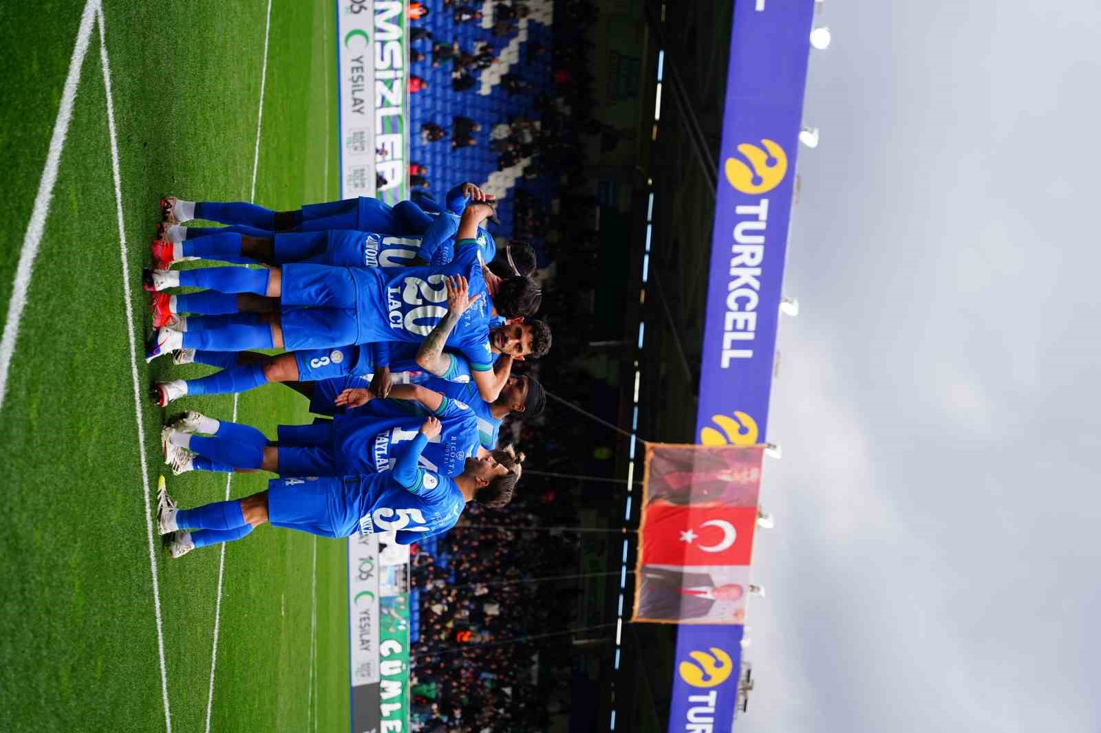 Trendyol Süper Lig: Çaykur Rizespor: 1 - Antalyaspor: 0 (İlk yarı)
Trendyol Süper Lig: Çaykur Rizespor: 1 - Antalyaspor: 0 (İlk yarı)