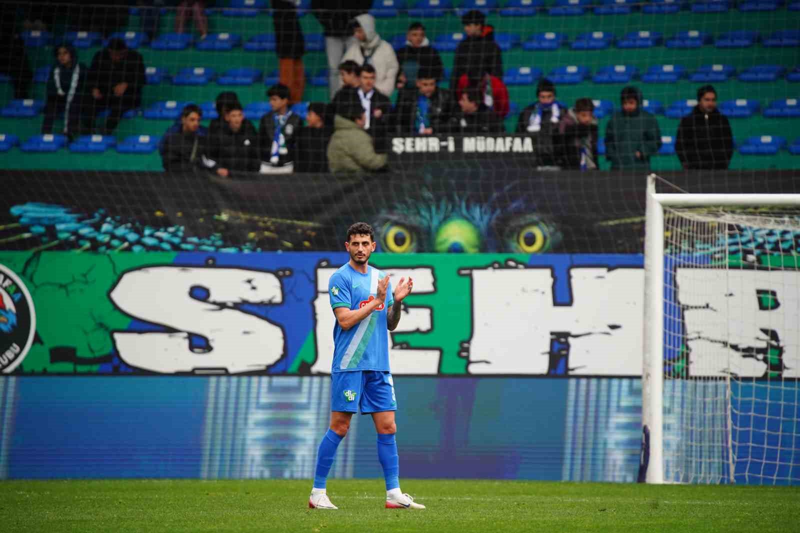 Trendyol Süper Lig: Çaykur Rizespor: 1 - Antalyaspor: 0 (İlk yarı)
Trendyol Süper Lig: Çaykur Rizespor: 1 - Antalyaspor: 0 (İlk yarı)