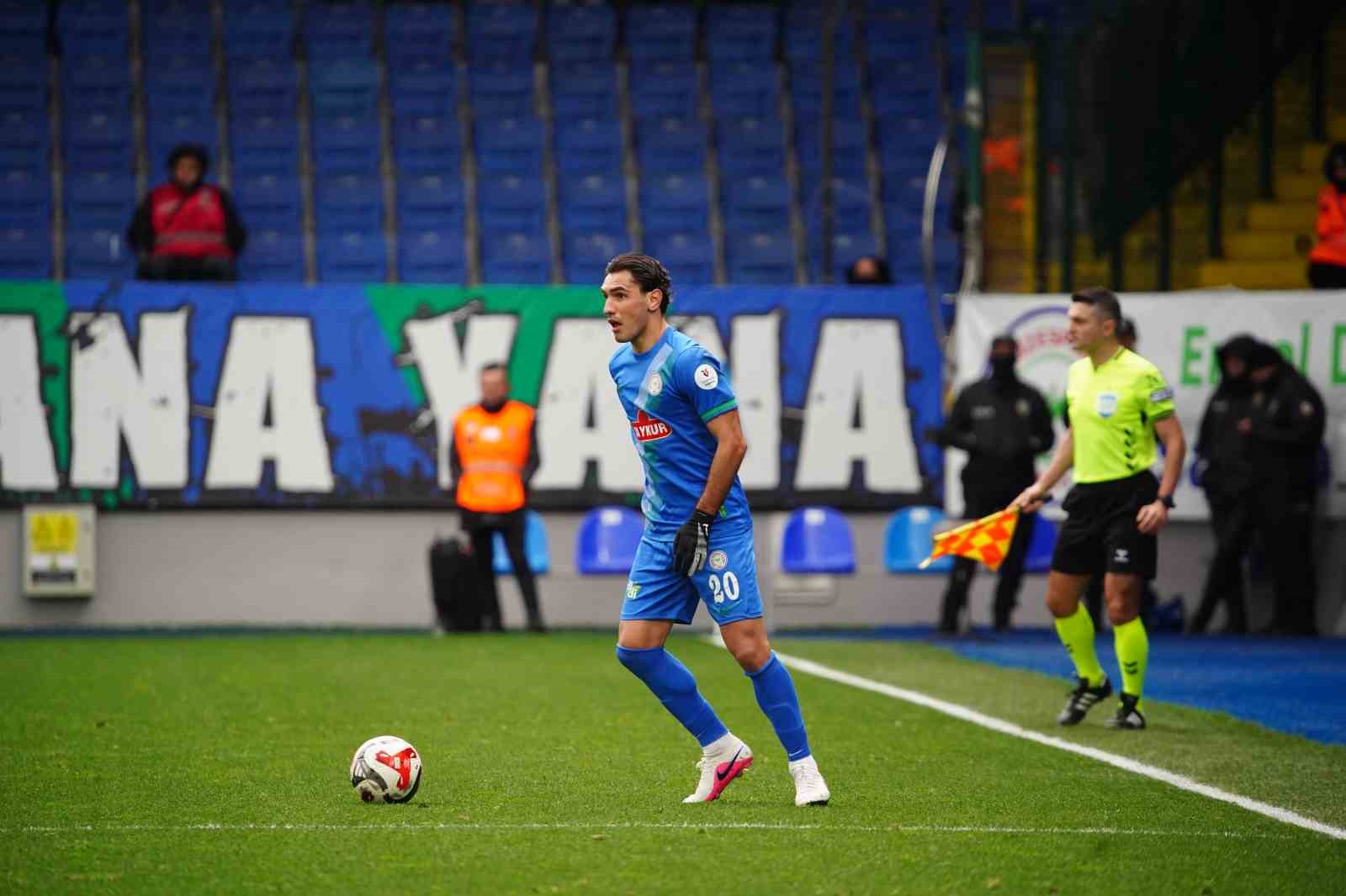 Trendyol Süper Lig: Çaykur Rizespor: 1 - Antalyaspor: 0 (İlk yarı)
Trendyol Süper Lig: Çaykur Rizespor: 1 - Antalyaspor: 0 (İlk yarı)