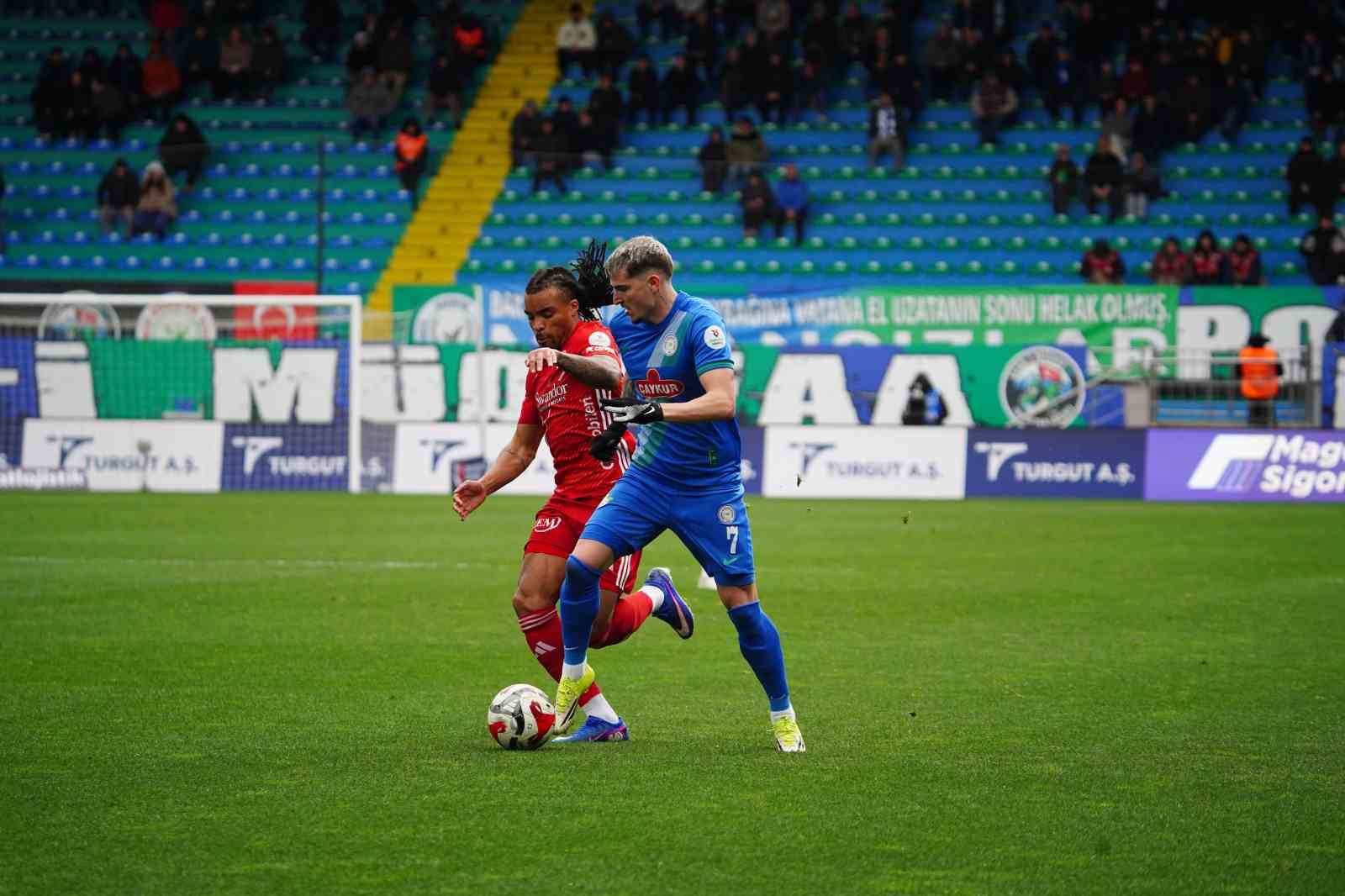 Trendyol Süper Lig: Çaykur Rizespor: 1 - Antalyaspor: 0 (İlk yarı)
Trendyol Süper Lig: Çaykur Rizespor: 1 - Antalyaspor: 0 (İlk yarı)