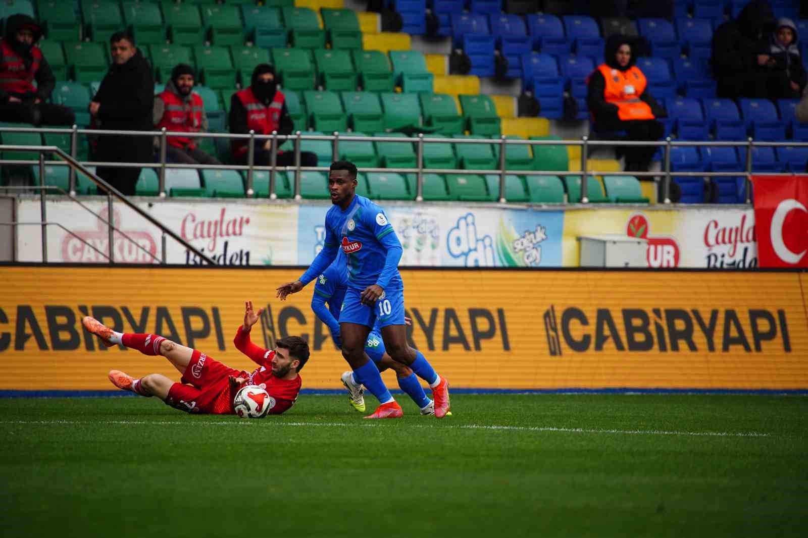 Trendyol Süper Lig: Çaykur Rizespor: 1 - Antalyaspor: 0 (İlk yarı)
Trendyol Süper Lig: Çaykur Rizespor: 1 - Antalyaspor: 0 (İlk yarı)