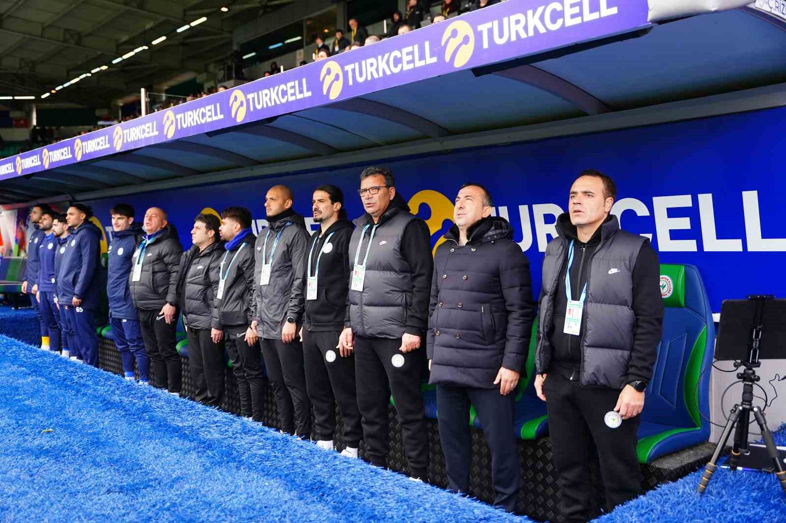 Trendyol Süper Lig: Çaykur Rizespor: 1 - Antalyaspor: 0 (İlk yarı)
Trendyol Süper Lig: Çaykur Rizespor: 1 - Antalyaspor: 0 (İlk yarı)