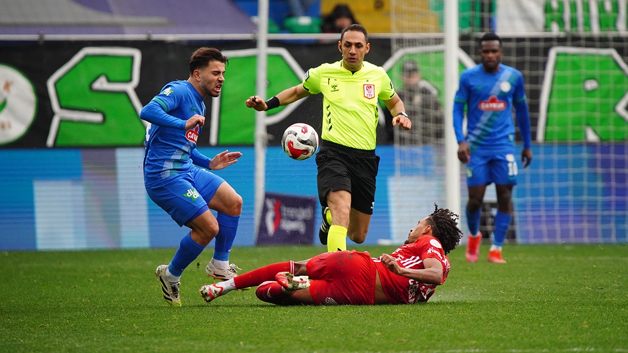 Trendyol Süper Lig: Çaykur Rizespor: 1 - Antalyaspor: 0 (Maç sonucu)
