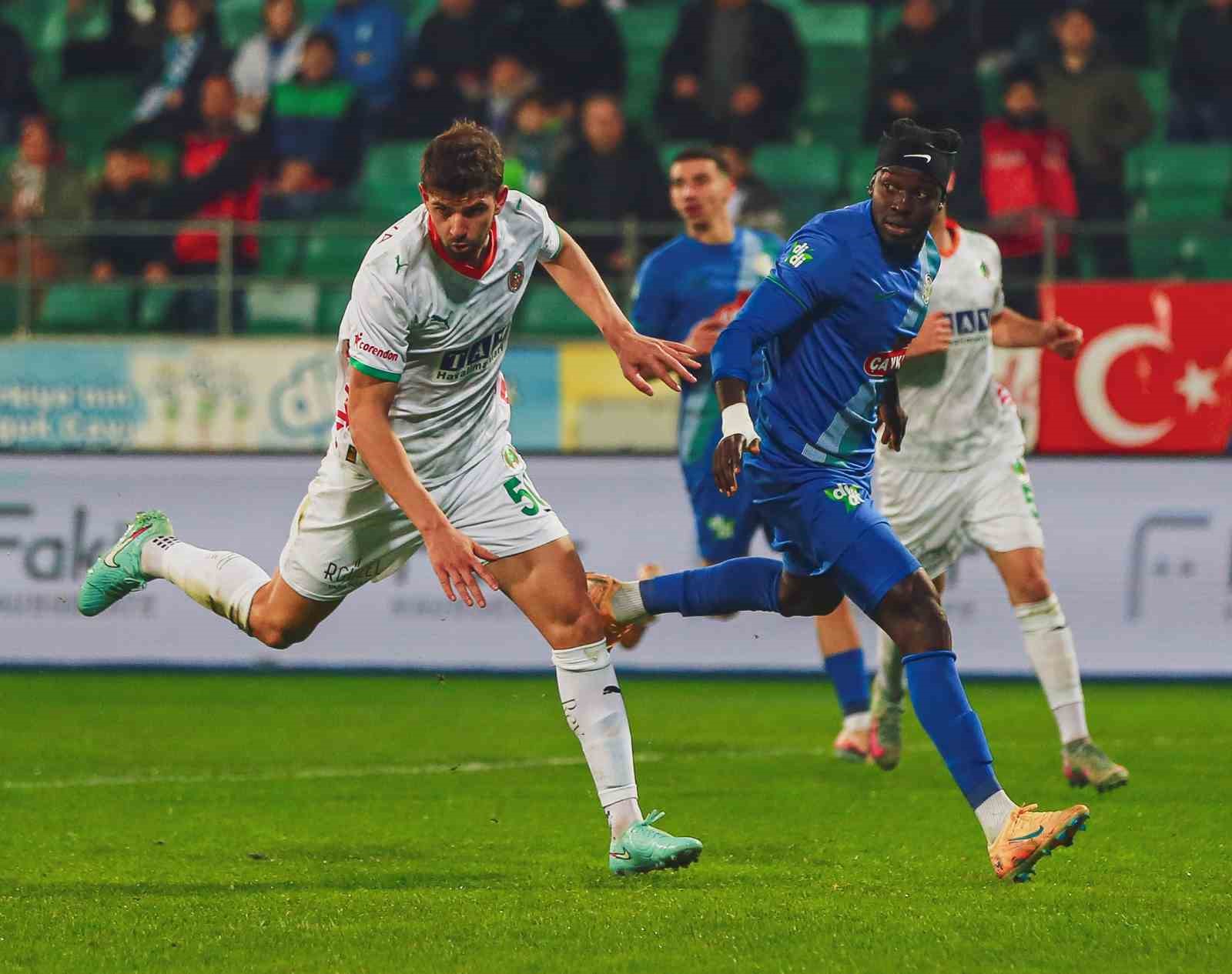 Trendyol Süper Lig: Çaykur Rizespor: 1 - Corendon Alanyaspor: 1 (Maç sonucu)
