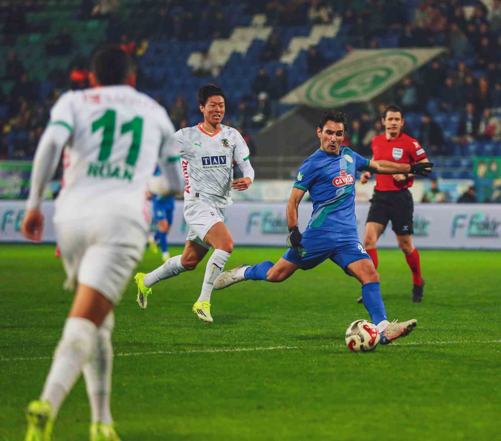 Trendyol Süper Lig: Çaykur Rizespor: 1 - Corendon Alanyaspor: 1 (Maç sonucu)
