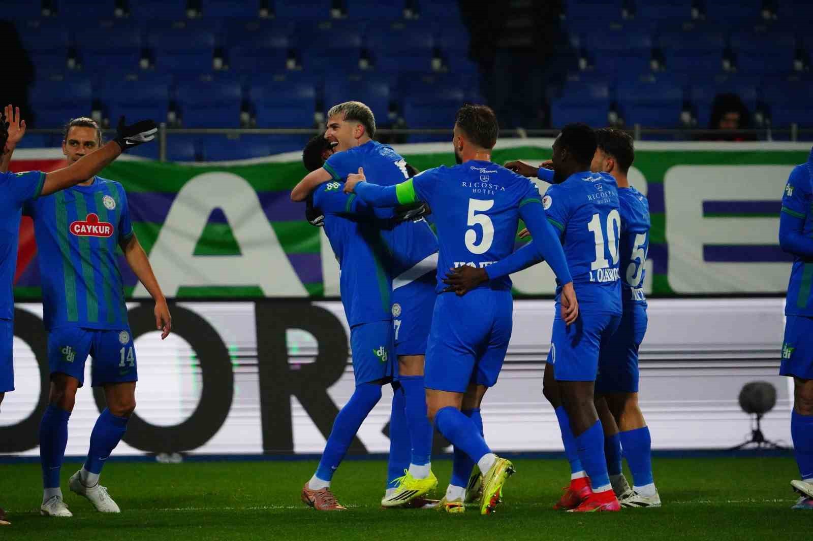 Trendyol Süper Lig: Çaykur Rizespor: 1 - Kocaelispor: 0 (İlk yarı)
Trendyol Süper Lig: Çaykur Rizespor: 1 - Kocaelispor: 0 (İlk yarı)