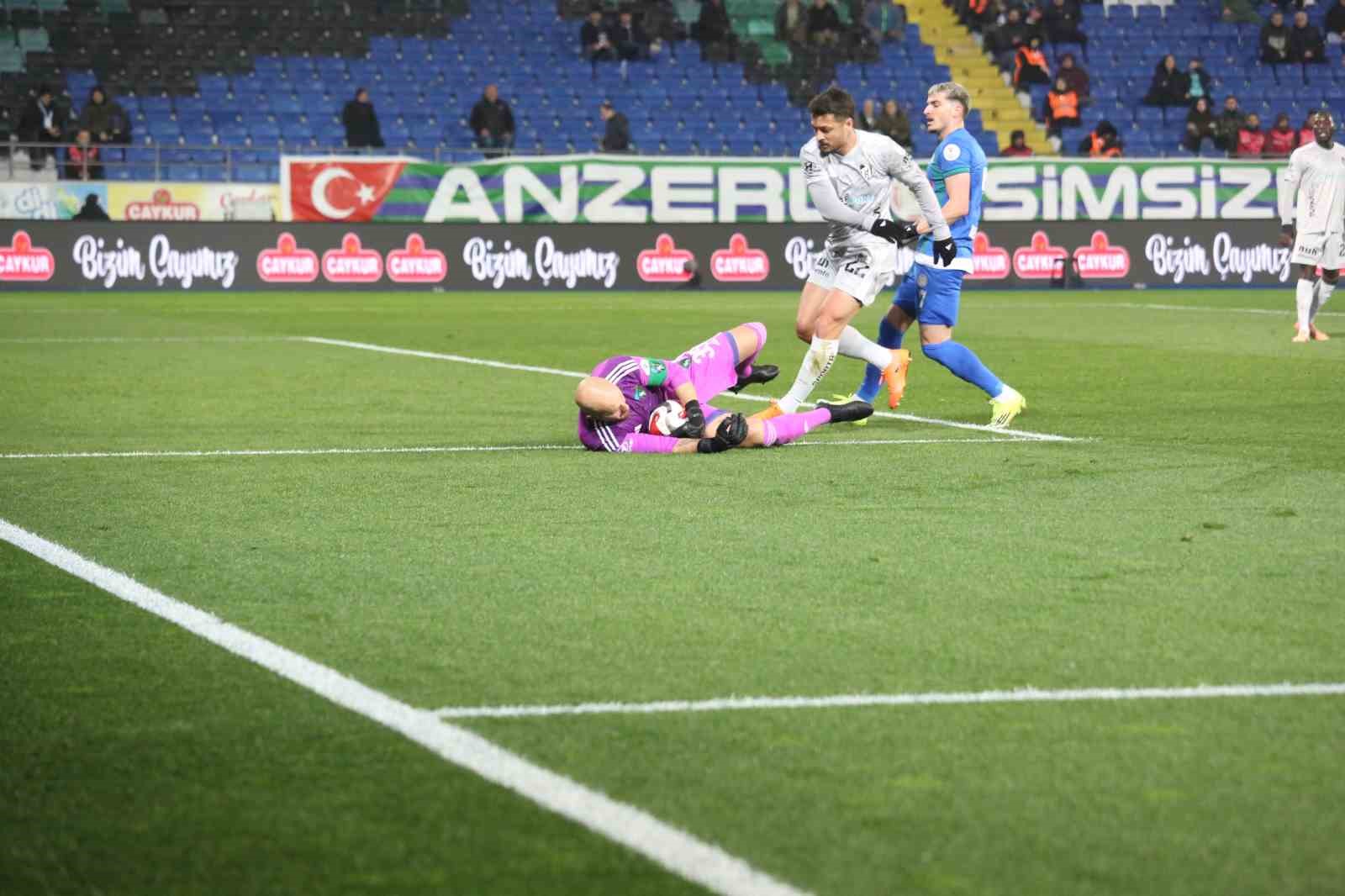Trendyol Süper Lig: Çaykur Rizespor: 1 - Kocaelispor: 0 (İlk yarı)
Trendyol Süper Lig: Çaykur Rizespor: 1 - Kocaelispor: 0 (İlk yarı)