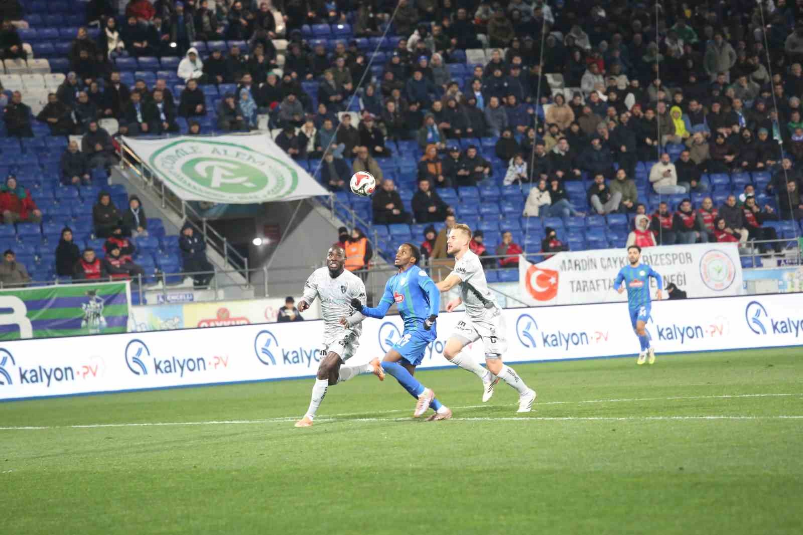 Trendyol Süper Lig: Çaykur Rizespor: 1 - Kocaelispor: 0 (İlk yarı)
Trendyol Süper Lig: Çaykur Rizespor: 1 - Kocaelispor: 0 (İlk yarı)