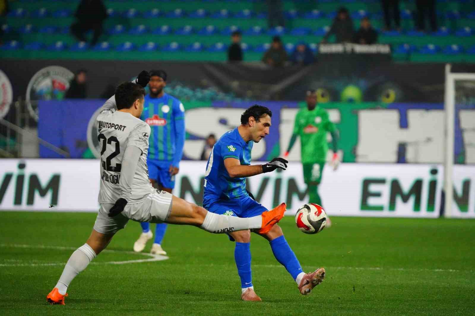 Trendyol Süper Lig: Çaykur Rizespor: 1 - Kocaelispor: 0 (İlk yarı)
Trendyol Süper Lig: Çaykur Rizespor: 1 - Kocaelispor: 0 (İlk yarı)