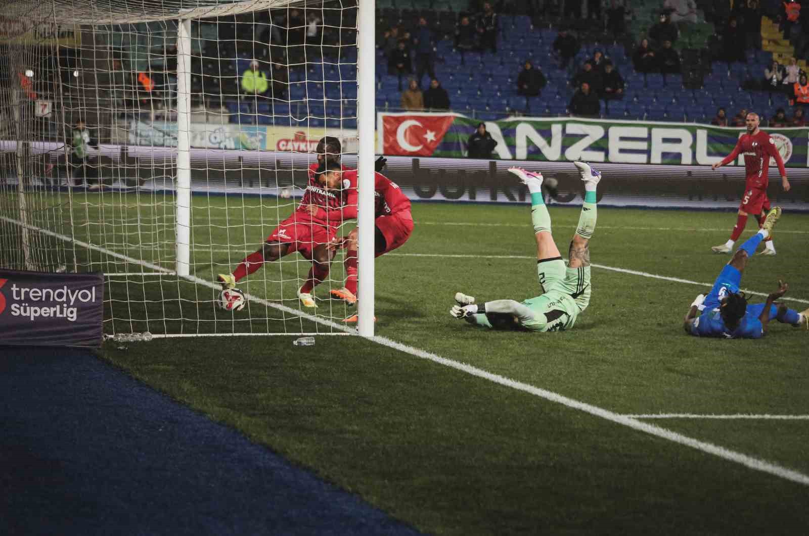 Trendyol Süper Lig: Çaykur Rizespor: 2 - Gaziantep FK: 1 (Maç sonucu)
