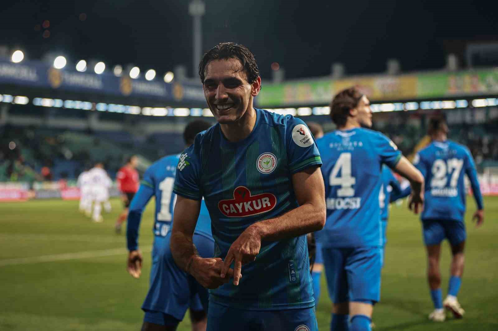 Trendyol Süper Lig: Çaykur Rizespor: 3 - Samsunspor: 0 (İlk yarı)
