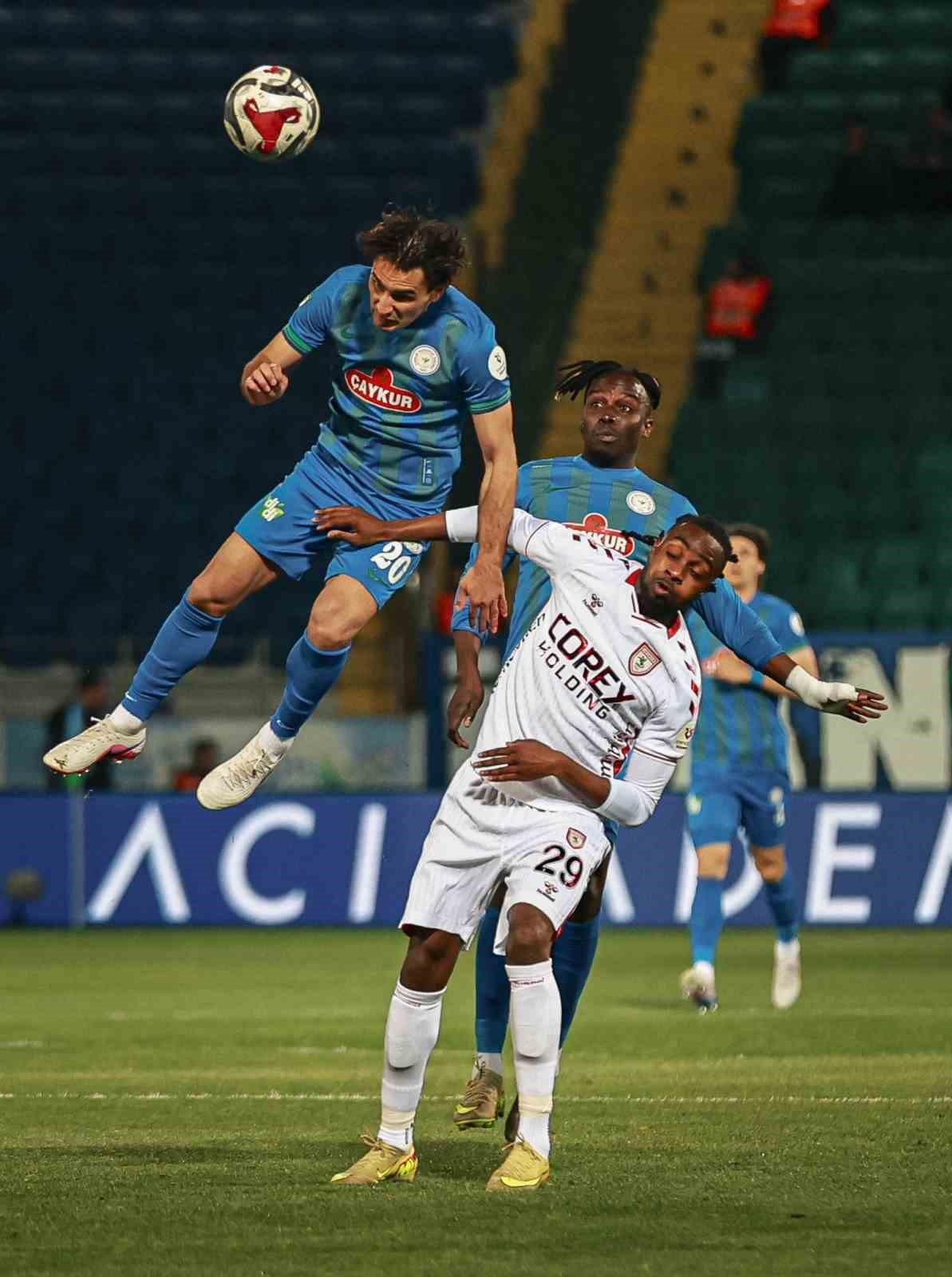 Trendyol Süper Lig: Çaykur Rizespor: 3 - Samsunspor: 0 (İlk yarı)
