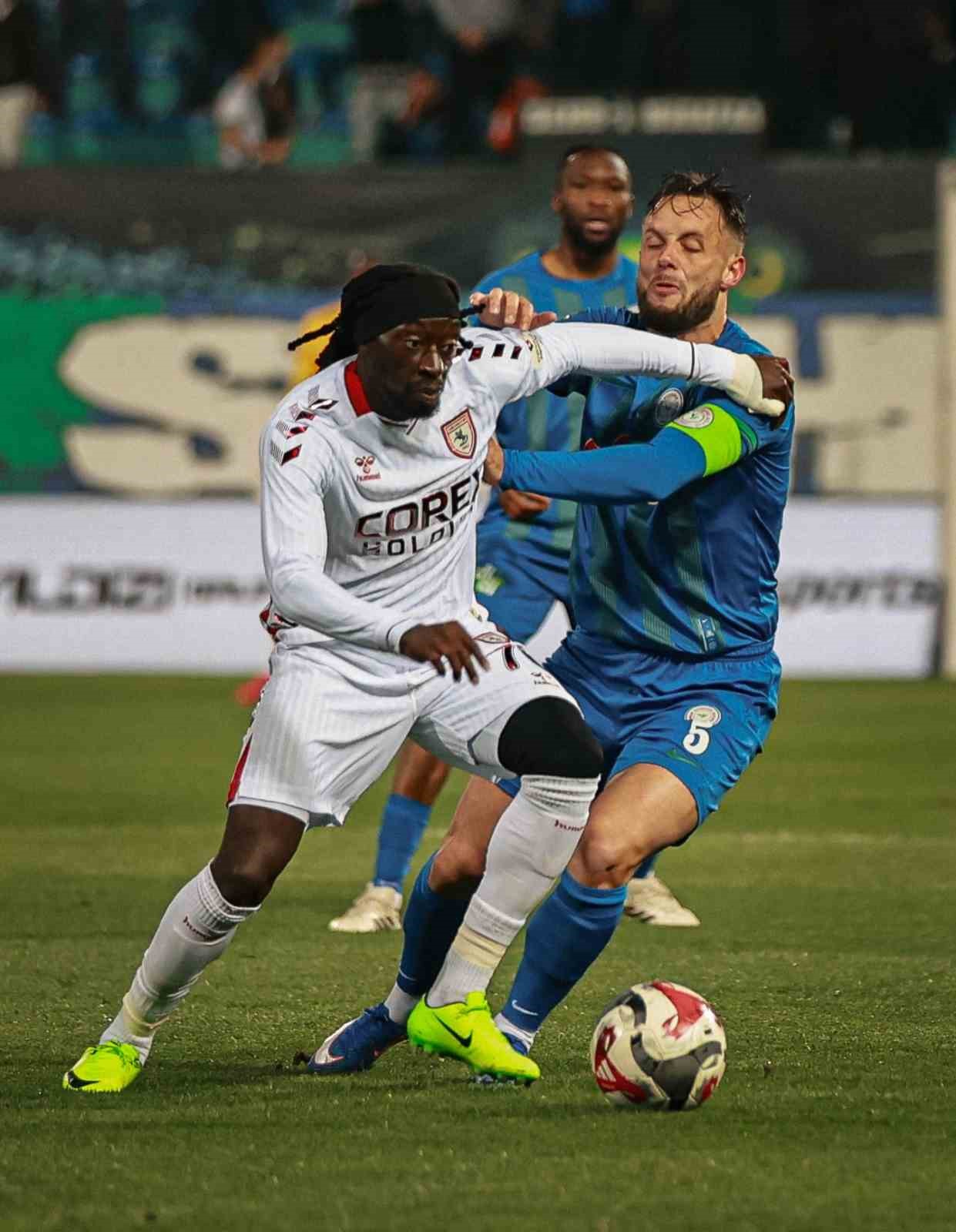 Trendyol Süper Lig: Çaykur Rizespor: 3 - Samsunspor: 0 (İlk yarı)
