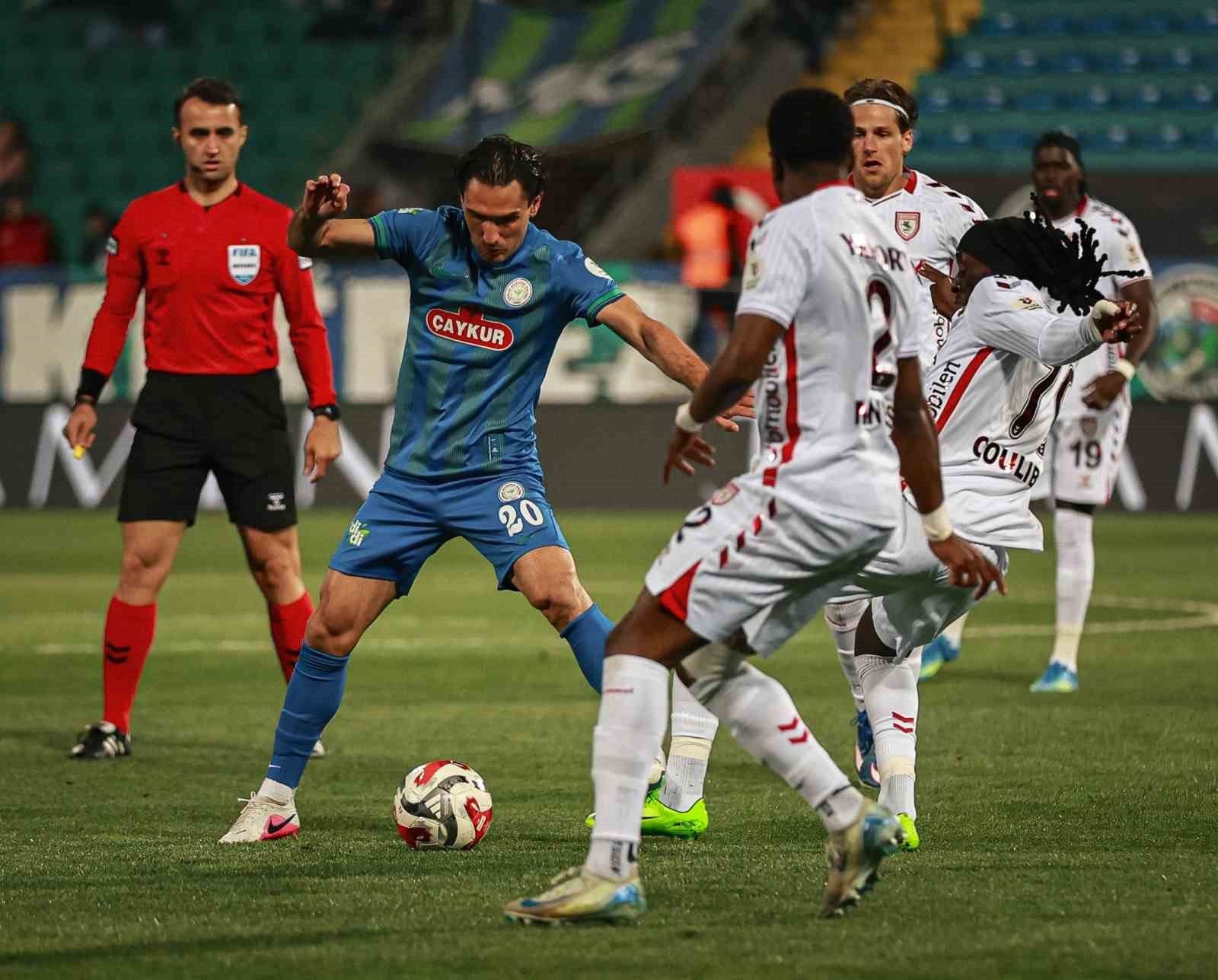 Trendyol Süper Lig: Çaykur Rizespor: 3 - Samsunspor: 0 (İlk yarı)
