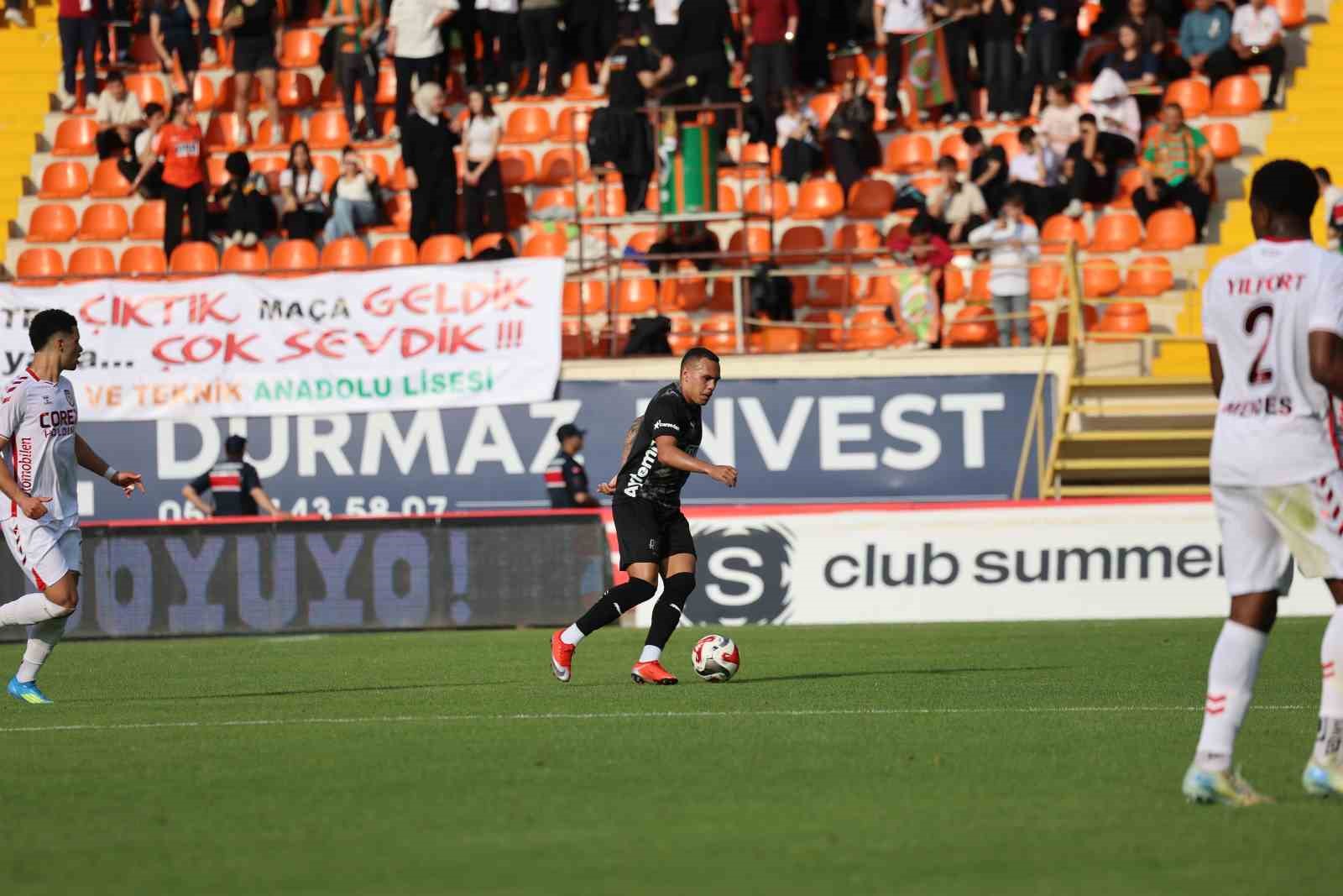 Trendyol Süper Lig: Corendon Alanyaspor: 0 - Samsunspor: 2 (İlk yarı)
