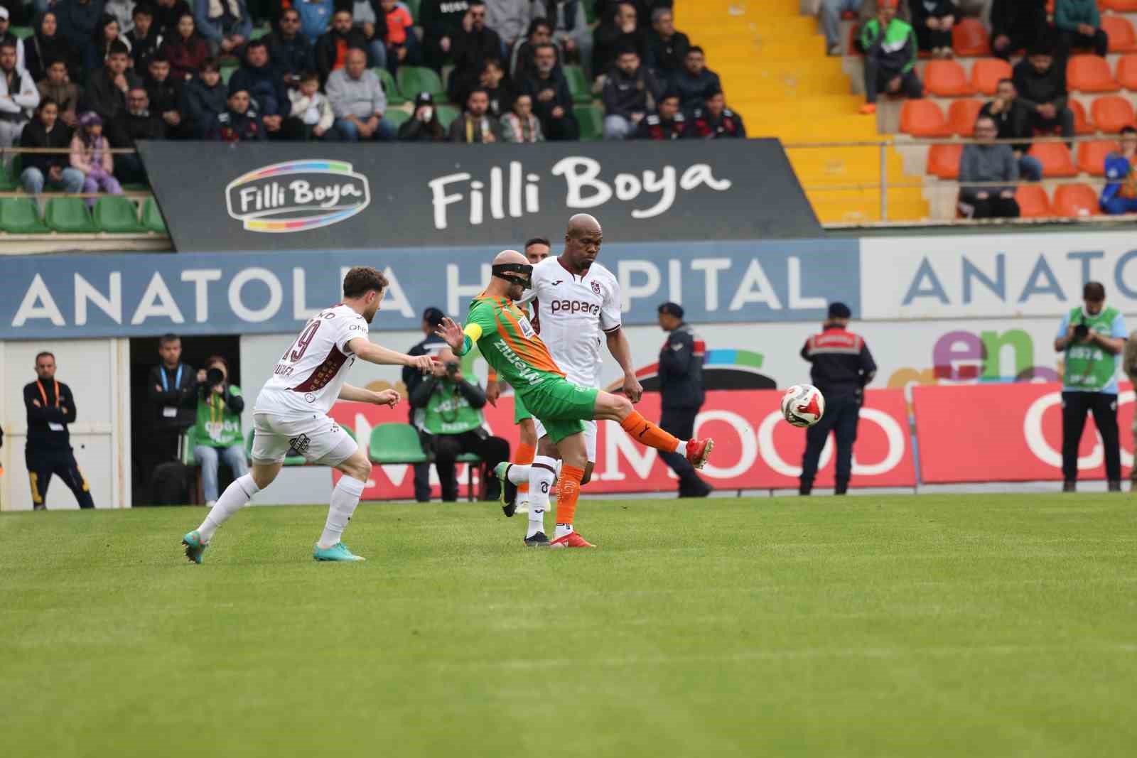 Trendyol Süper Lig: Corendon Alanyaspor: 0 Trabzonspor: 0  (İlk yarı)

