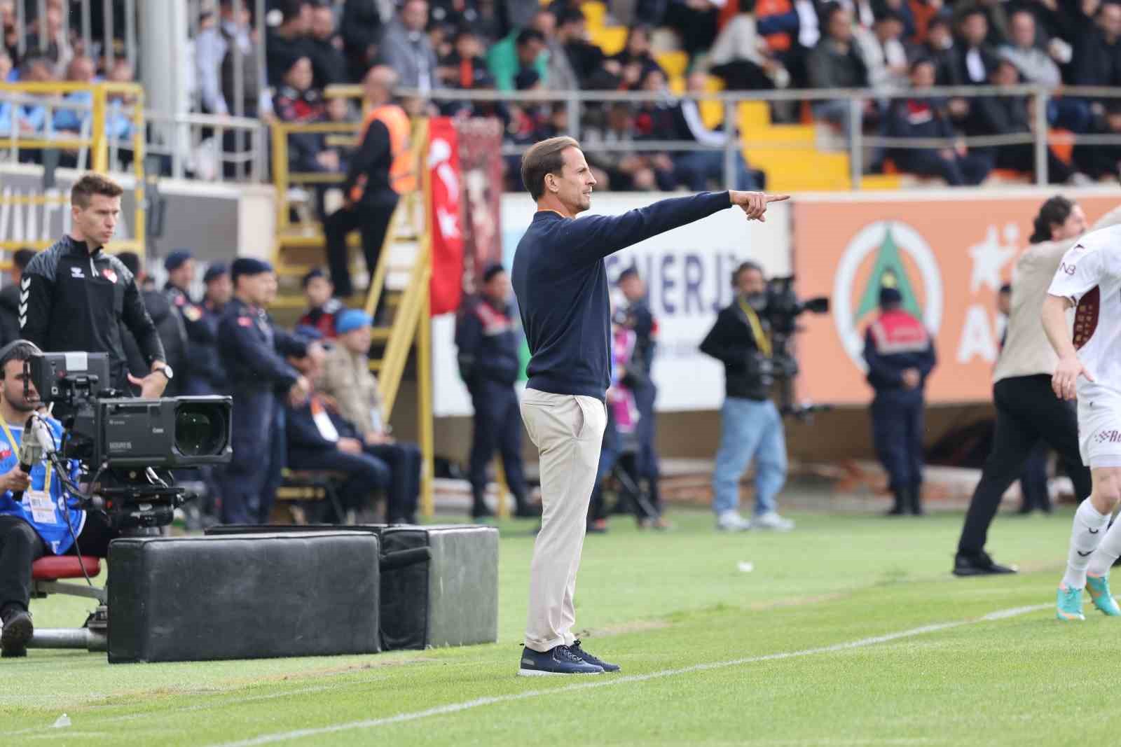 Trendyol Süper Lig: Corendon Alanyaspor: 0 Trabzonspor: 0  (İlk yarı)
