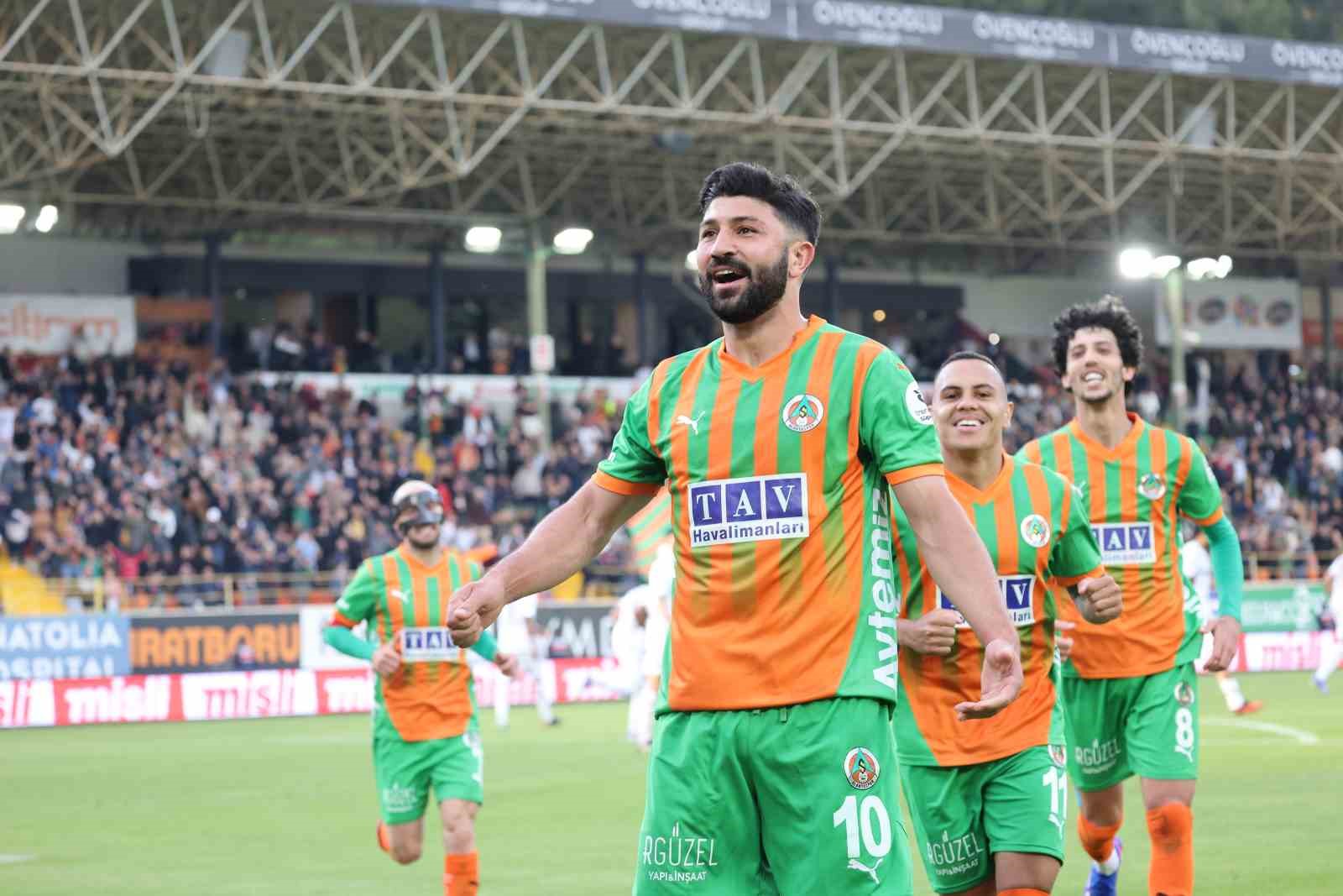 Trendyol Süper Lig: Corendon Alanyaspor: 1 - Trabzonspor: 1 (Maç sonucu)
Trendyol Süper Lig: Corendon Alanyaspor: 1 - Trabzonspor: 1 (Maç sonucu)