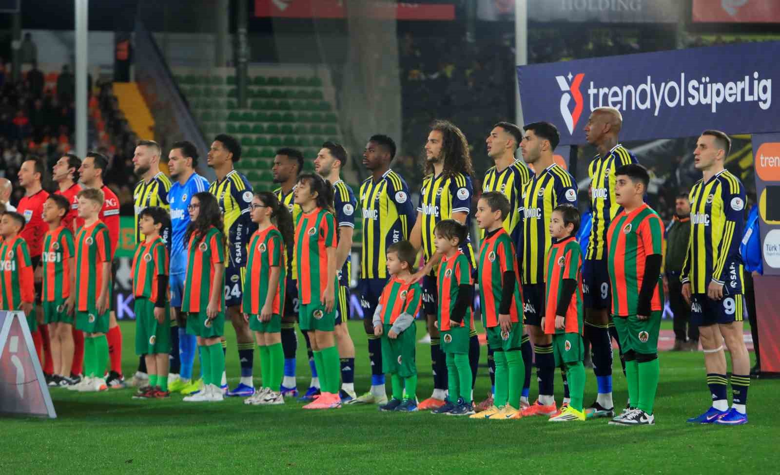 Trendyol Süper Lig: Corendon Alanyaspor: 2 - Fenerbahçe: 1 (Maç devam ediyor)
