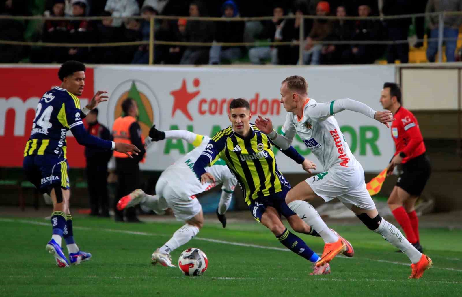 Trendyol Süper Lig: Corendon Alanyaspor: 2 - Fenerbahçe: 3 (Maç sonucu)
