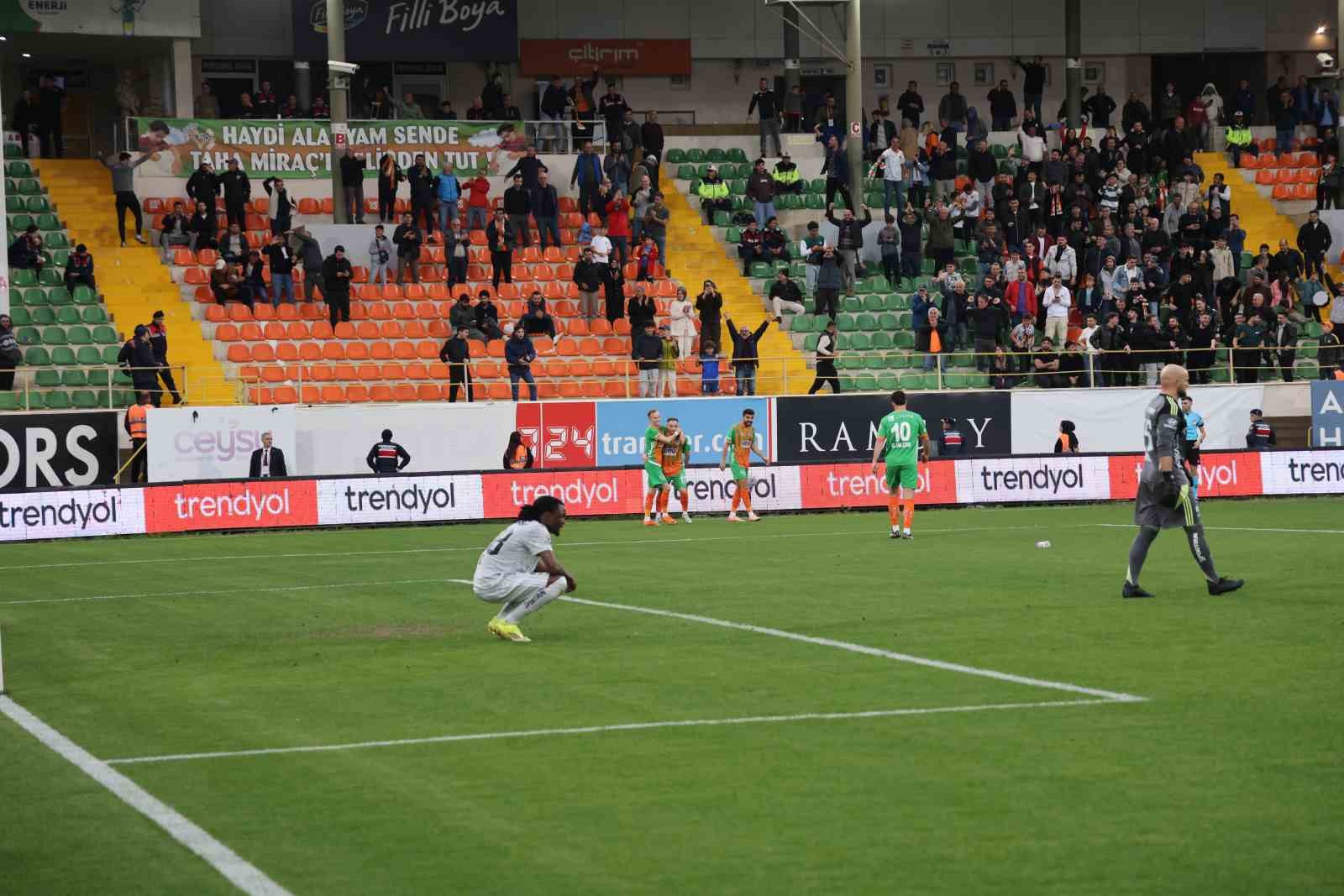 Trendyol Süper Lig: Corendon Alanyaspor: 5 - Kocaelispor: 0 (Maç sonucu)
