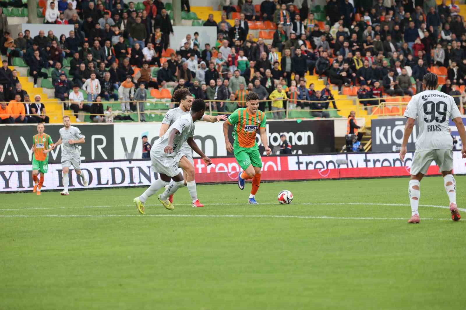 Trendyol Süper Lig: Corendon Alanyaspor: 5 - Kocaelispor: 0 (Maç sonucu)
