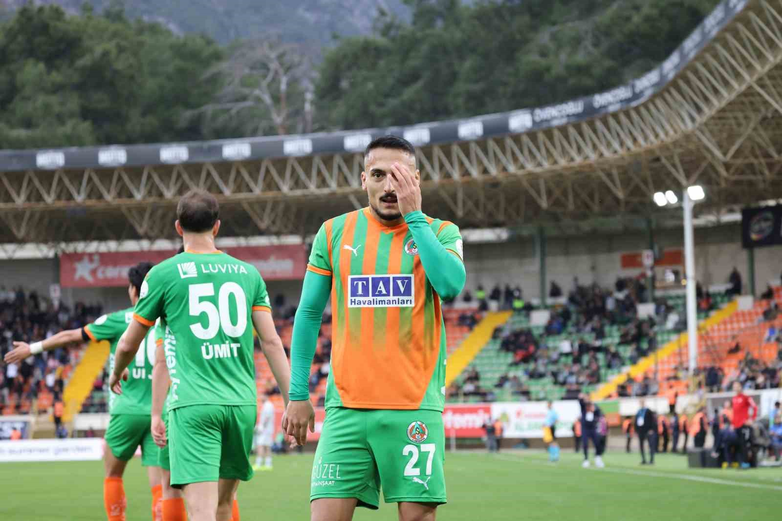Trendyol Süper Lig: Corendon Alanyaspor: 5 - Kocaelispor: 0 (Maç sonucu)
