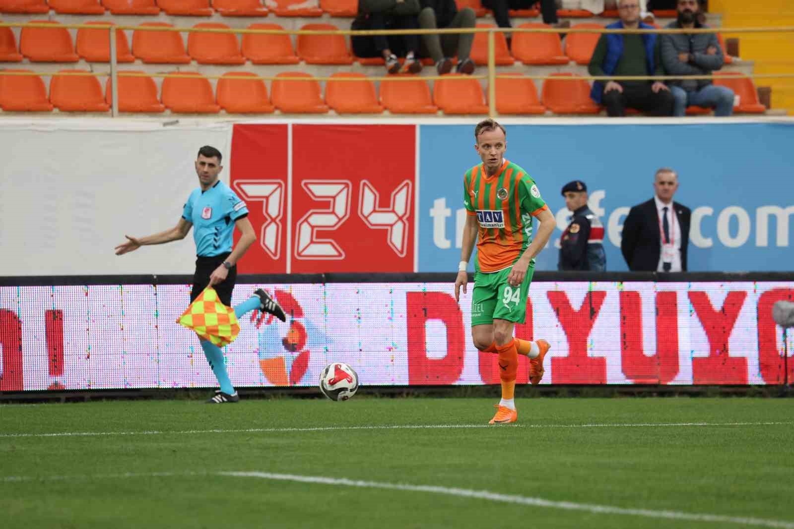 Trendyol Süper Lig: Corendon Alanyaspor: 5 - Kocaelispor: 0 (Maç sonucu)
