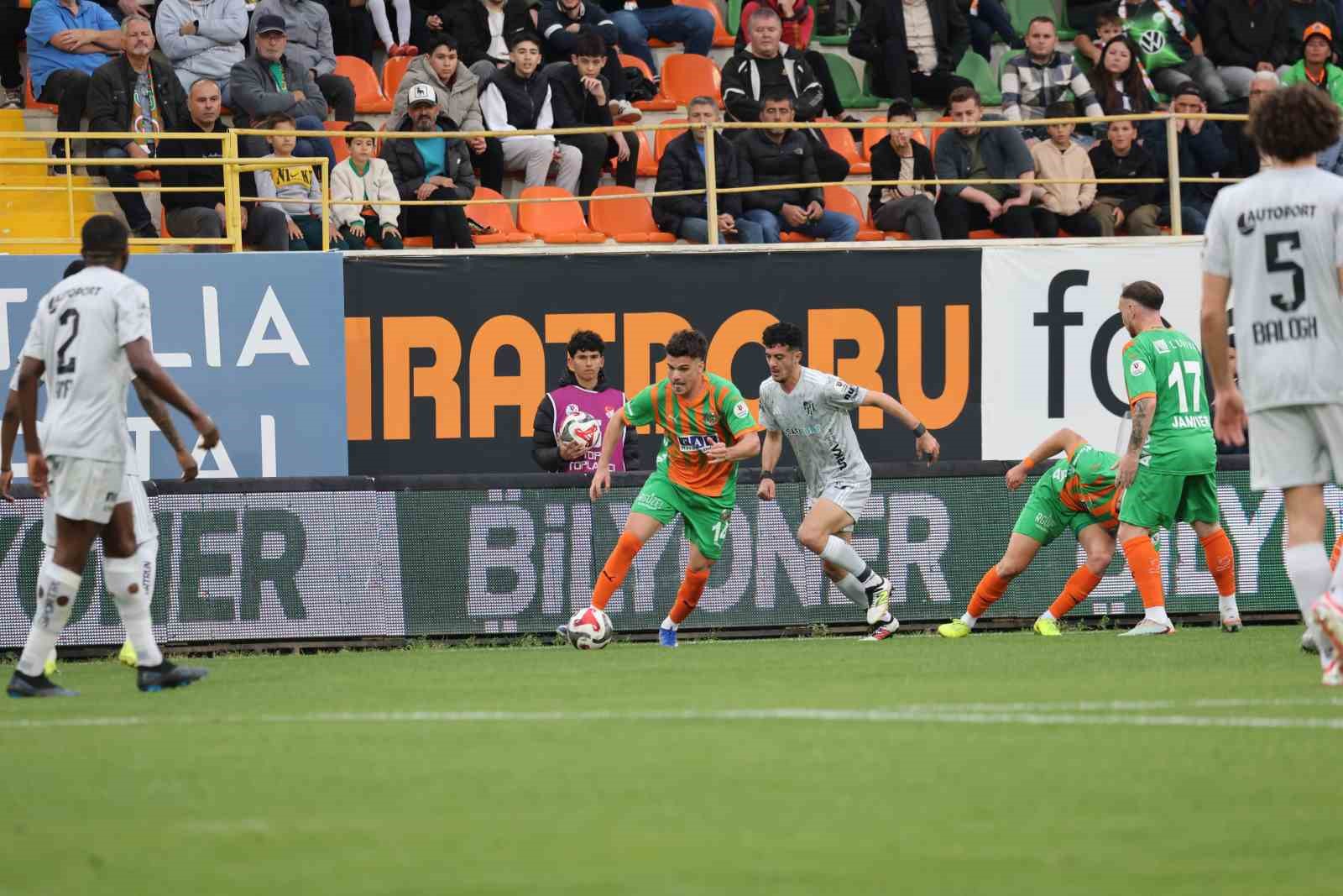 Trendyol Süper Lig: Corendon Alanyaspor: 5 - Kocaelispor: 0 (Maç sonucu)
