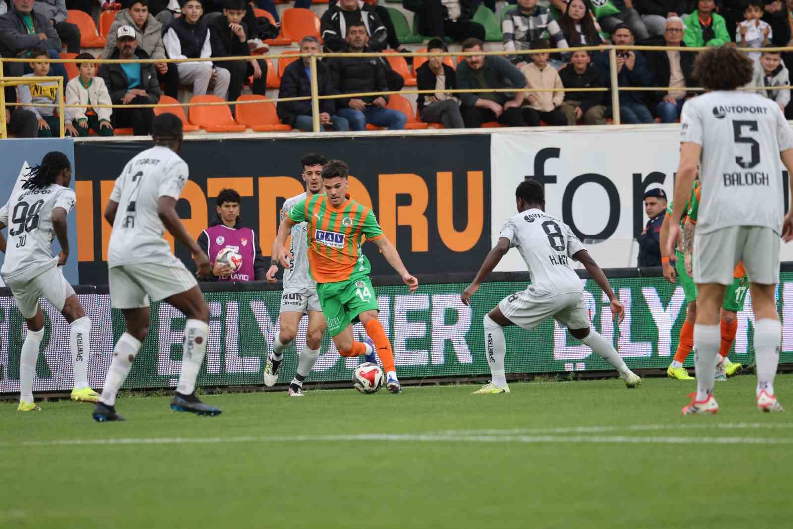 Trendyol Süper Lig: Corendon Alanyaspor: 5 - Kocaelispor: 0 (Maç sonucu)
