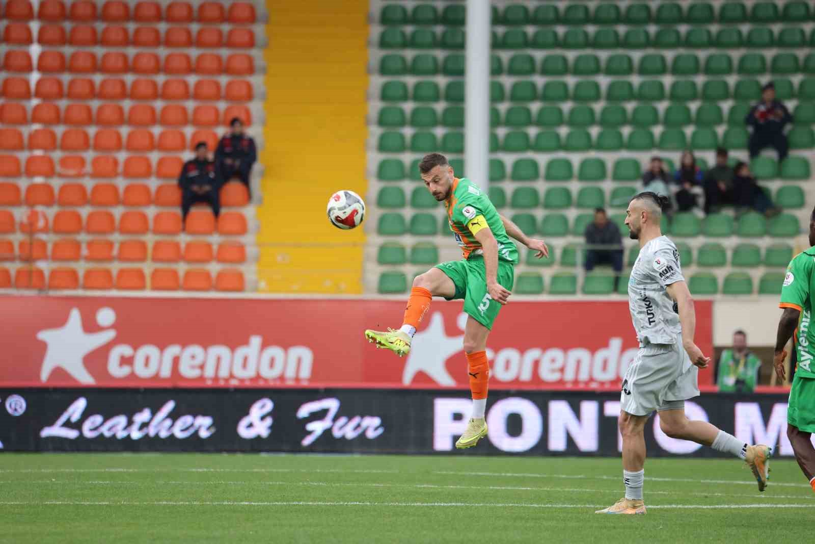 Trendyol Süper Lig: Corendon Alanyaspor: 5 - Kocaelispor: 0 (Maç sonucu)
