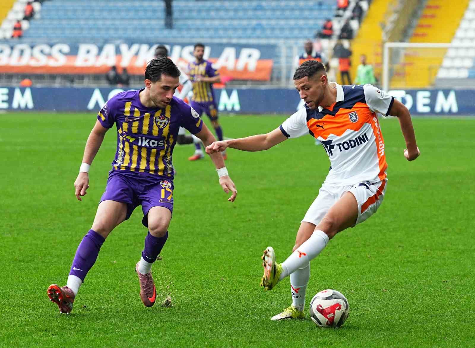 Trendyol Süper Lig: Eyüpspor: 0 - Başakşehir: 1 (Maç devam ediyor)
