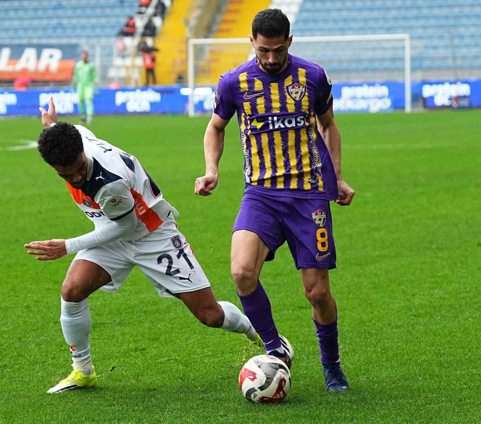 Trendyol Süper Lig: Eyüpspor: 0 - Başakşehir: 1 (Maç devam ediyor)
