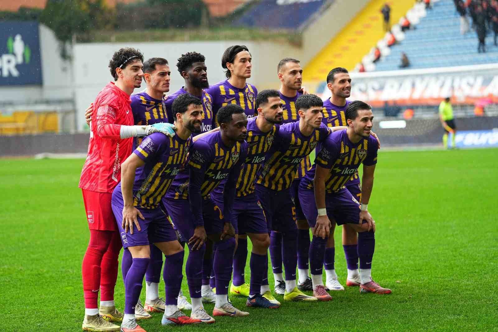 Trendyol Süper Lig: Eyüpspor: 0 - Başakşehir: 1 (Maç devam ediyor)
