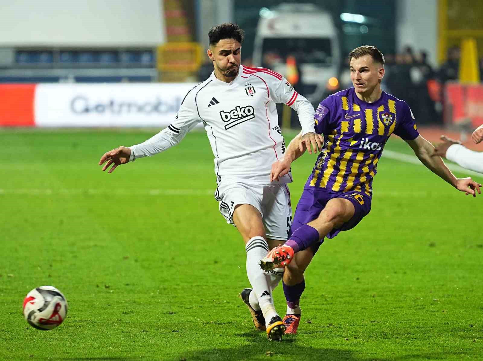 Trendyol Süper Lig: Eyüpspor: 0 - Beşiktaş: 1 (İlk yarı)
