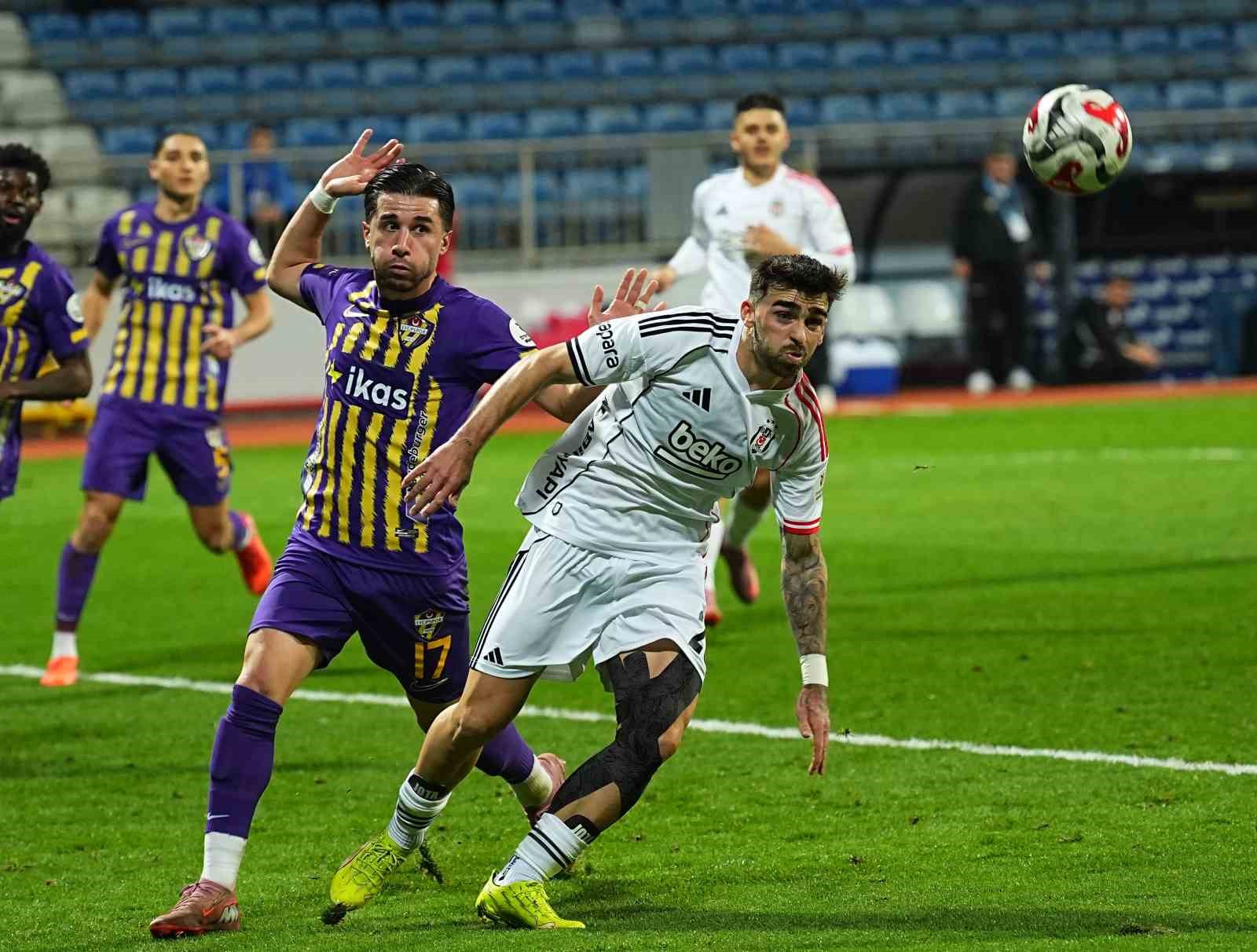 Trendyol Süper Lig: Eyüpspor: 0 - Beşiktaş: 1 (İlk yarı)
