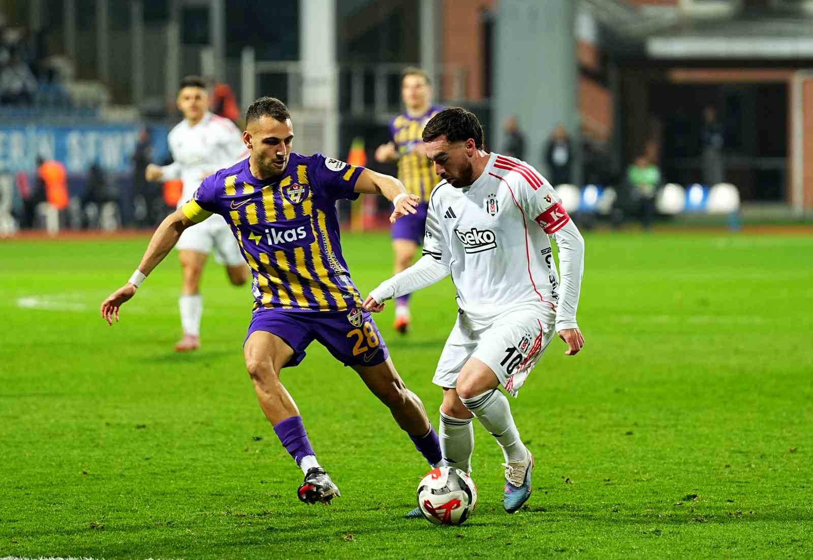 Trendyol Süper Lig: Eyüpspor: 0 - Beşiktaş: 1 (İlk yarı)
