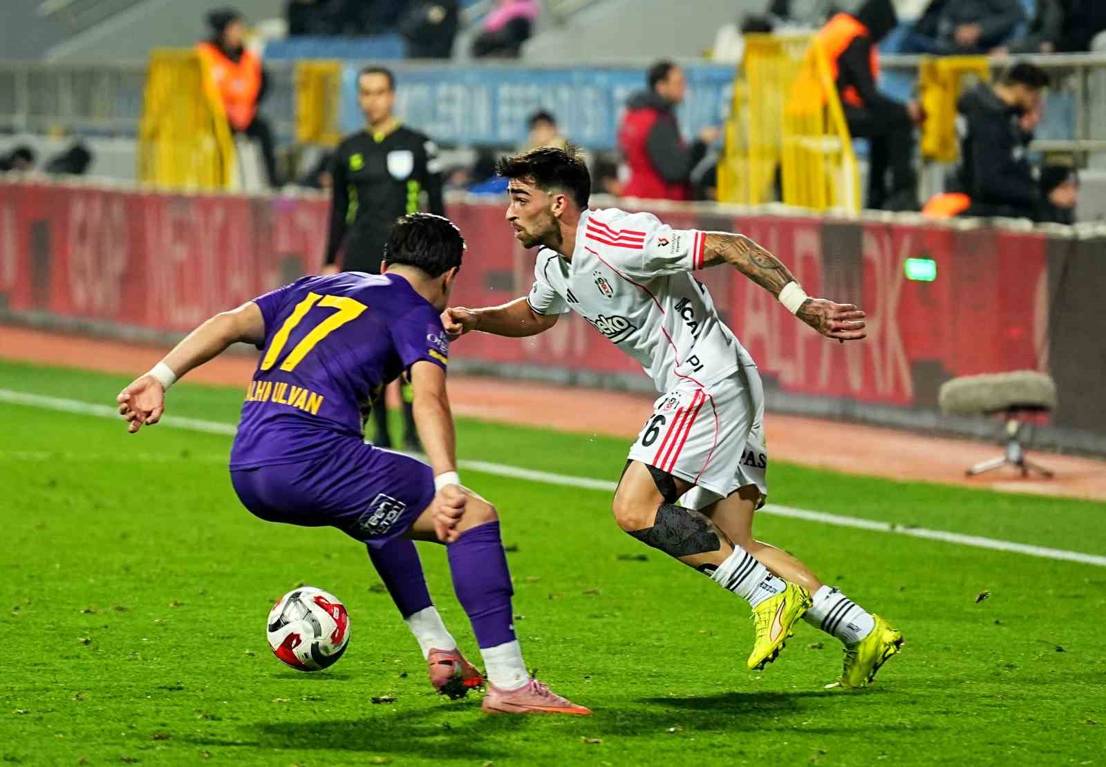 Trendyol Süper Lig: Eyüpspor: 0 - Beşiktaş: 1 (İlk yarı)
