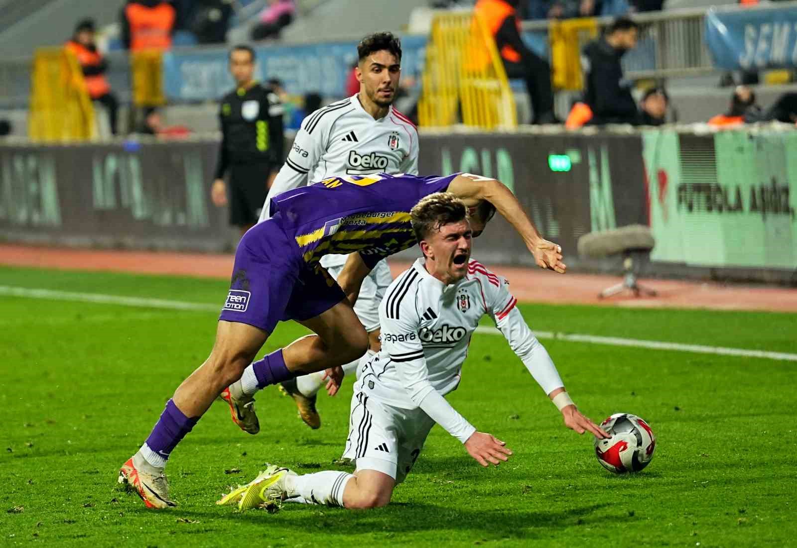 Trendyol Süper Lig: Eyüpspor: 0 - Beşiktaş: 1 (İlk yarı)
