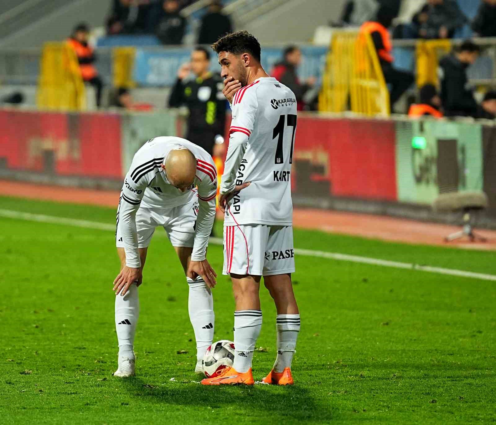 Trendyol Süper Lig: Eyüpspor: 0 - Beşiktaş: 1 (İlk yarı)
