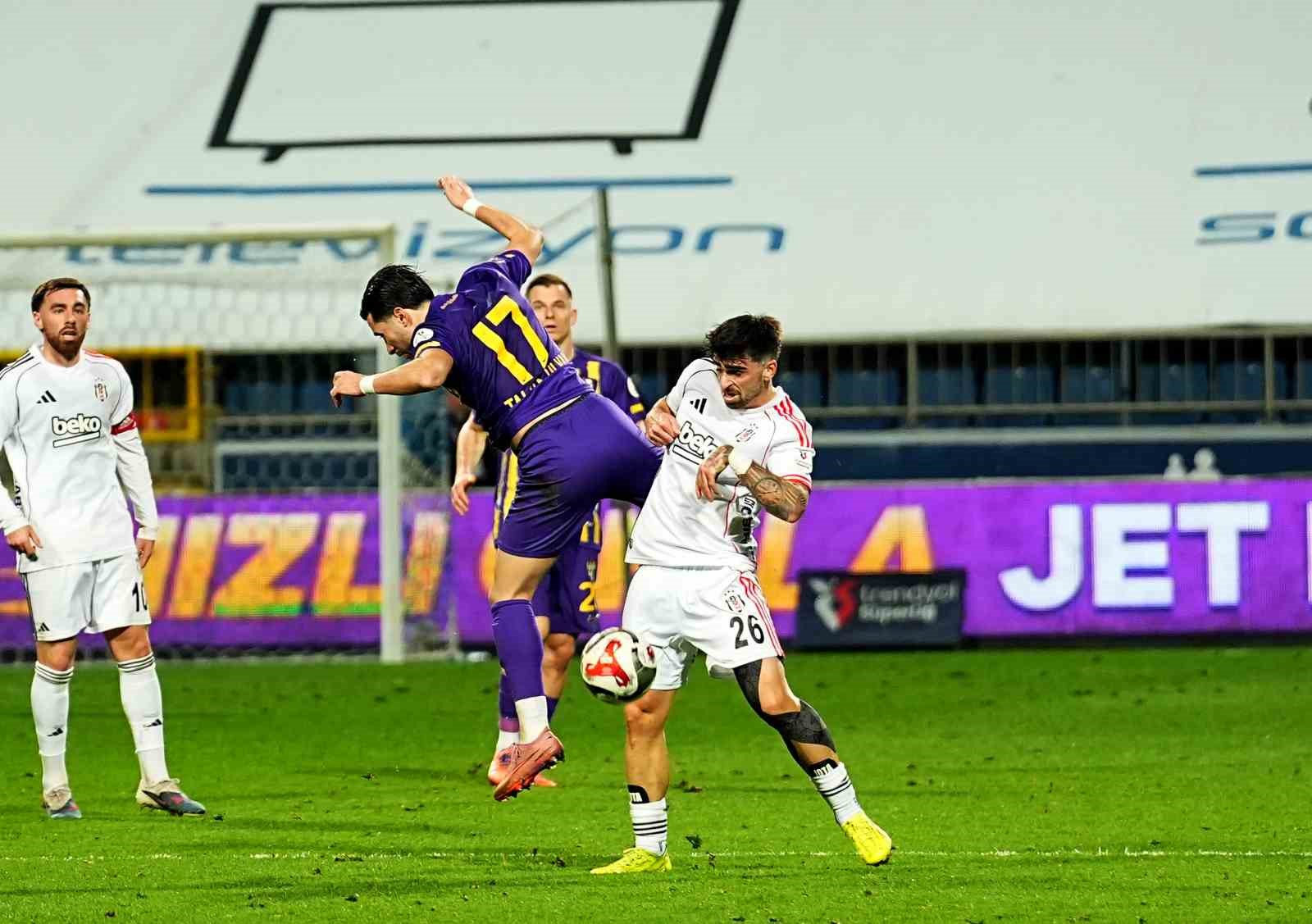 Trendyol Süper Lig: Eyüpspor: 0 - Beşiktaş: 1 (İlk yarı)
