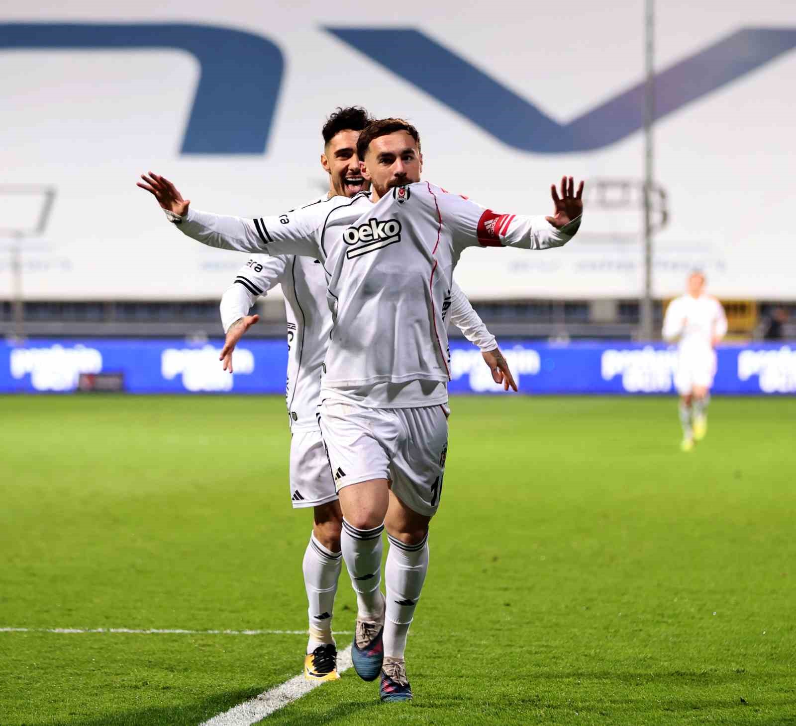 Trendyol Süper Lig: Eyüpspor: 0 - Beşiktaş: 1 (İlk yarı)
