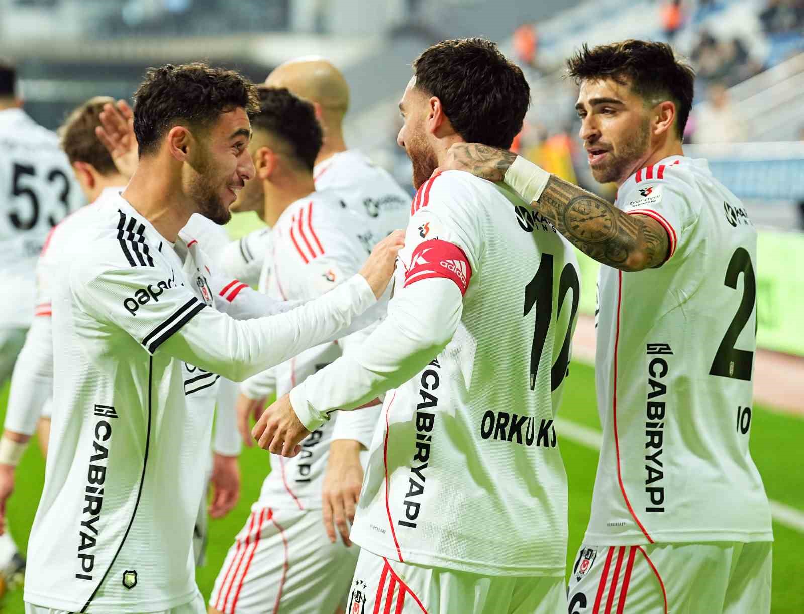 Trendyol Süper Lig: Eyüpspor: 0 - Beşiktaş: 1 (İlk yarı)
