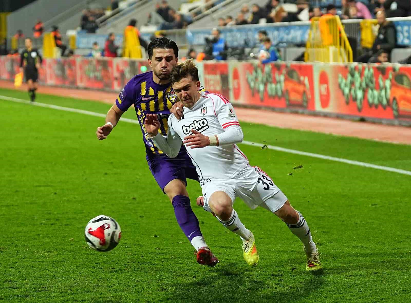 Trendyol Süper Lig: Eyüpspor: 0 - Beşiktaş: 1 (İlk yarı)
