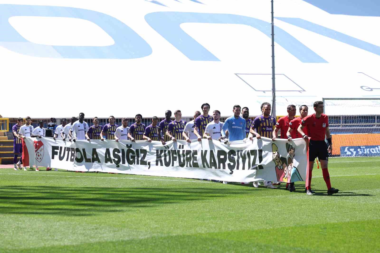 Trendyol Süper Lig: Eyüpspor: 0 - Gaziantep FK: 0 (İlk yarı)
