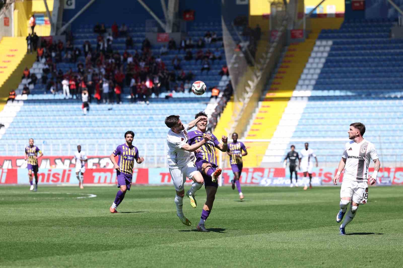 Trendyol Süper Lig: Eyüpspor: 0 - Gaziantep FK: 0 (İlk yarı)
