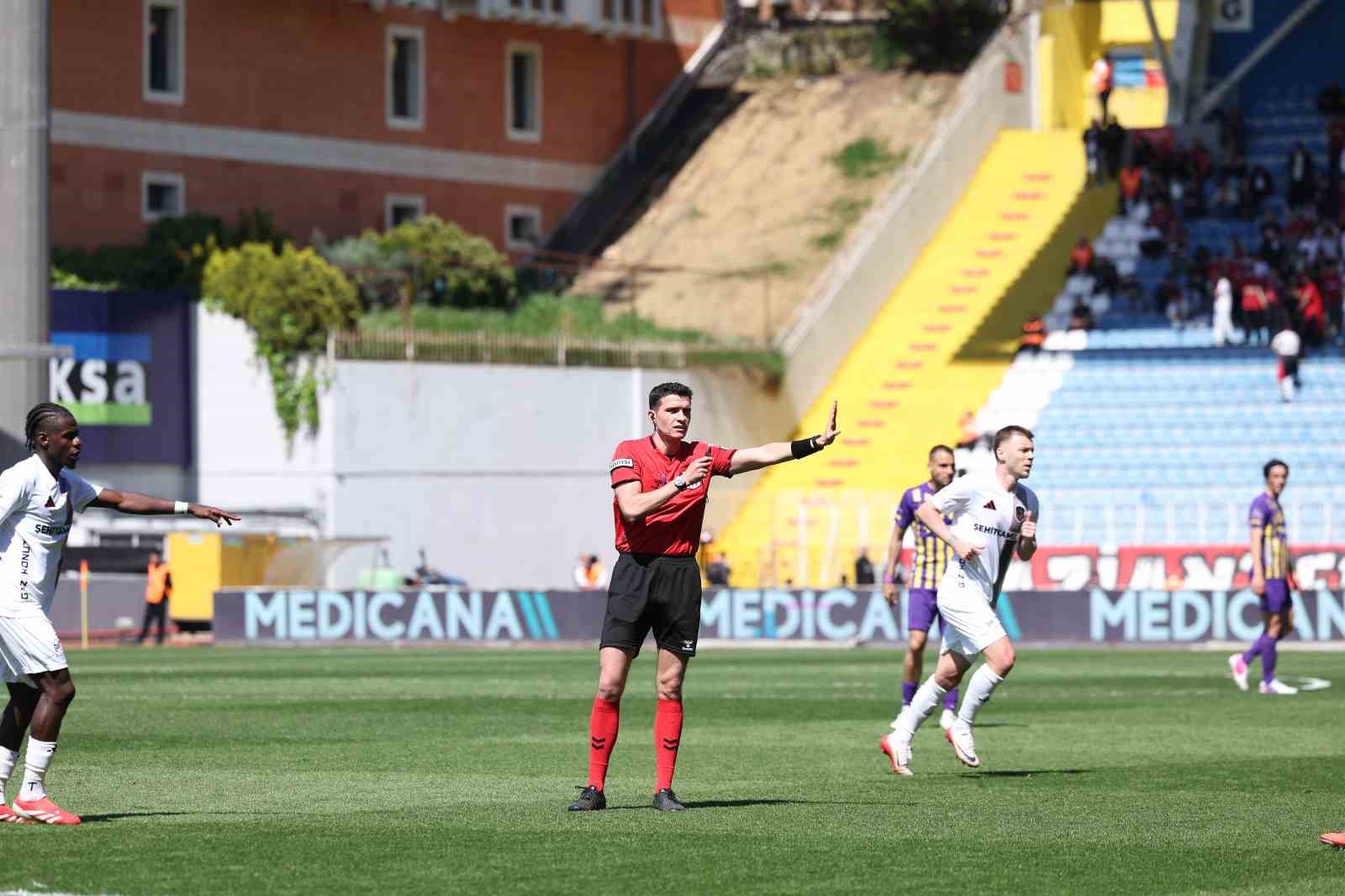 Trendyol Süper Lig: Eyüpspor: 0 - Gaziantep FK: 0 (İlk yarı)
