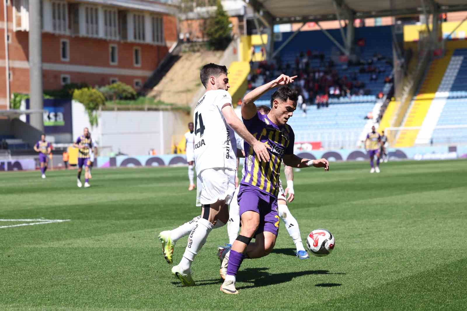 Trendyol Süper Lig: Eyüpspor: 0 - Gaziantep FK: 0 (İlk yarı)
