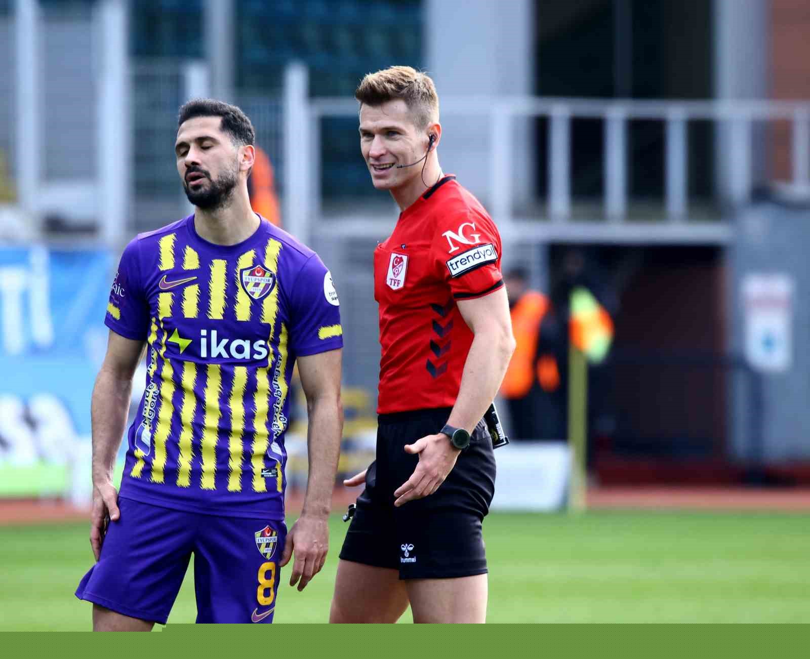 Trendyol Süper Lig: Eyüpspor: 0 - Kocaelispor: 1 (İlk yarı)
