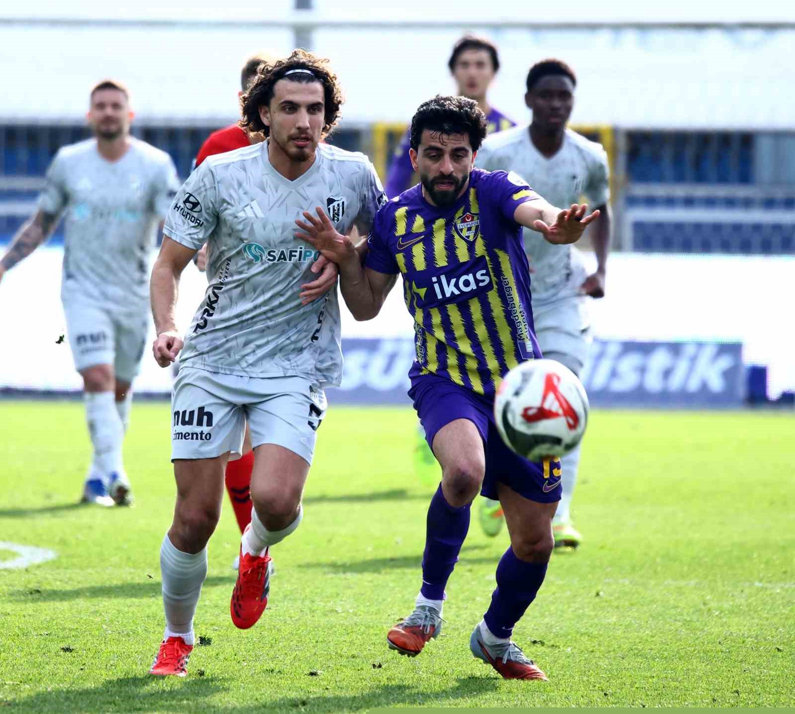 Trendyol Süper Lig: Eyüpspor: 0 - Kocaelispor: 1 (İlk yarı)
